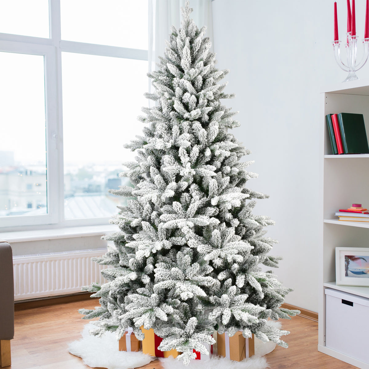 Classic green artificial Christmas tree, 6-7 ft